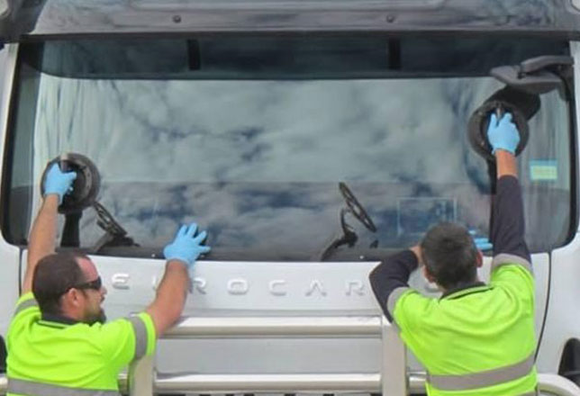 Tips to Save Money on Windshield Replacement for your trucks